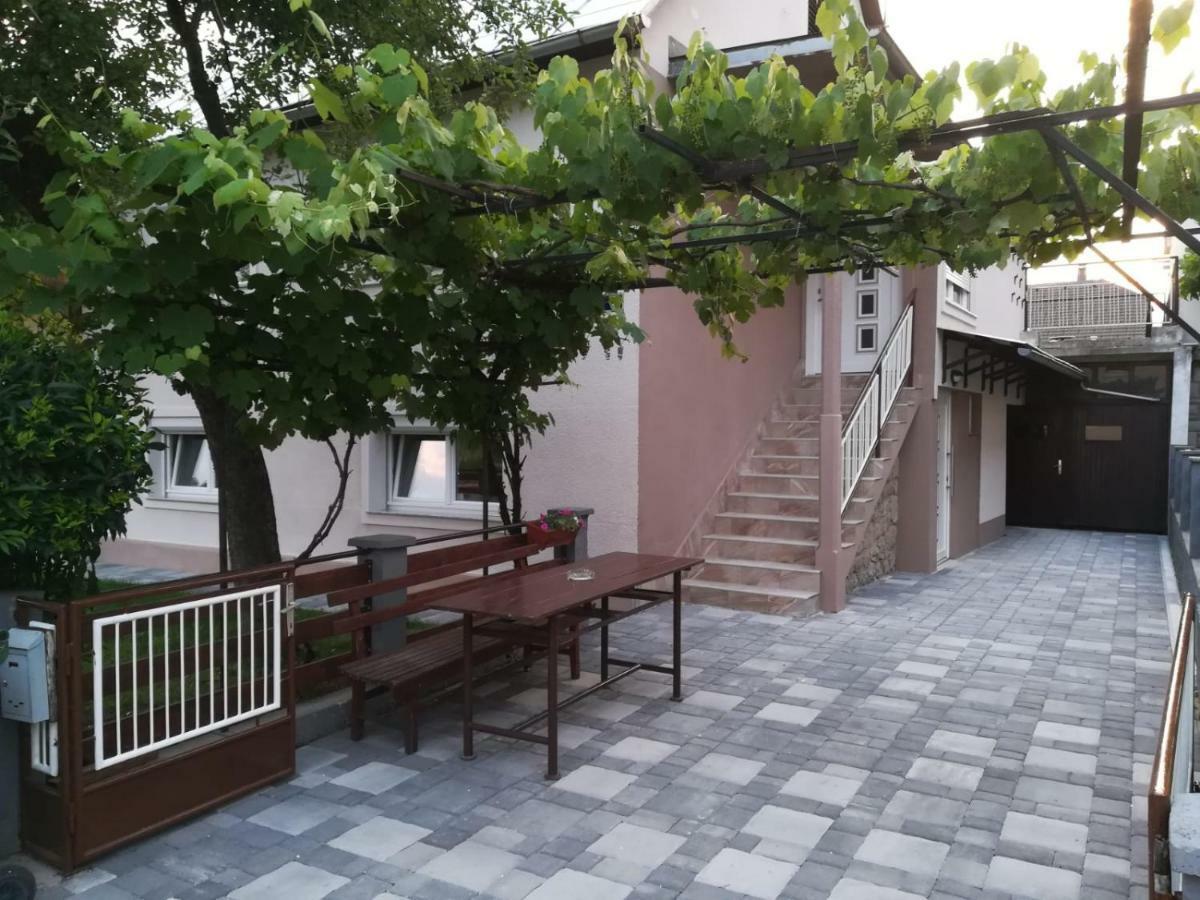 Apartments Travel Otocac Exterior photo